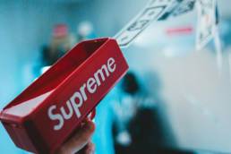 maquina-lanzando-dinero