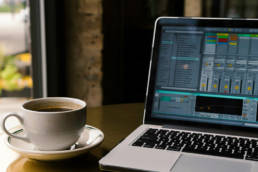 Vista detallada de una sesión de Ableton Live con trucos útiles para productores de música urbana