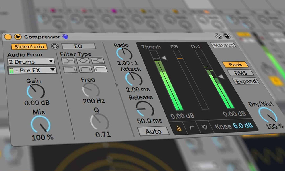 Pantalla de Ableton Live mostrando una configuración básica de sidechain paso a paso