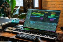 Pantalla de software de producción mostrando cómo una idea musical se convierte en un beat completo