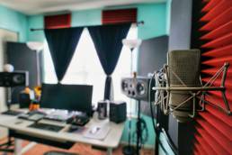 Espacio de producción equipado y optimizado para ofrecer servicios de mezcla, grabación y beats