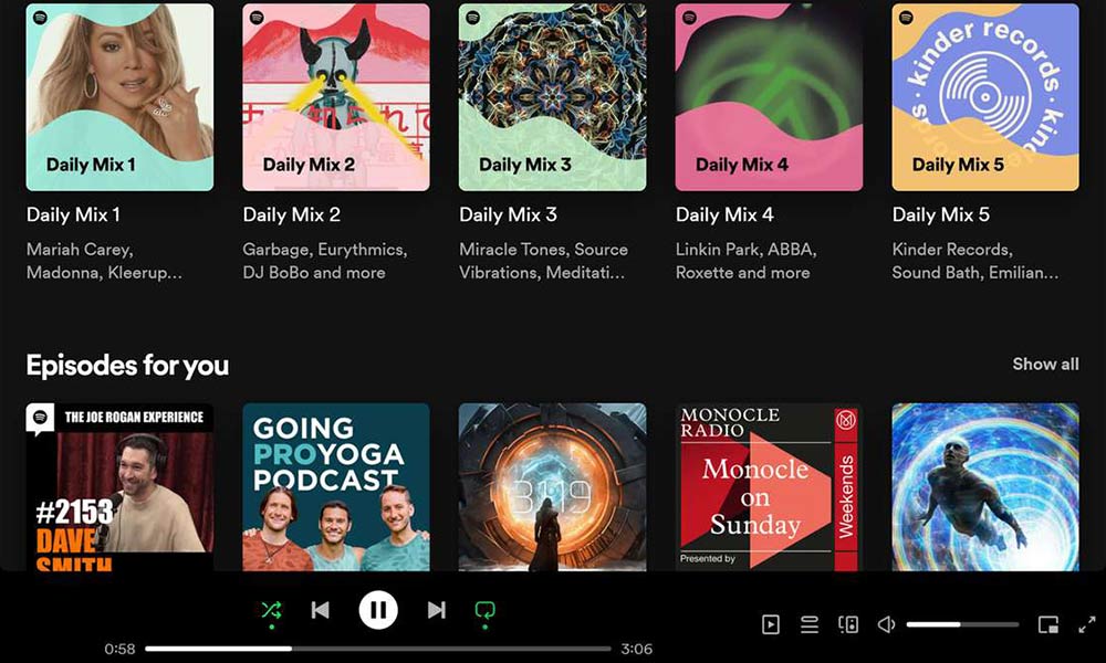 Productor o artista estudiando estrategias legítimas para ganar dinero con playlists en Spotify