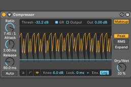 Interfaz de Ableton Live mostrando un compresor nativo aplicado a una pista de batería