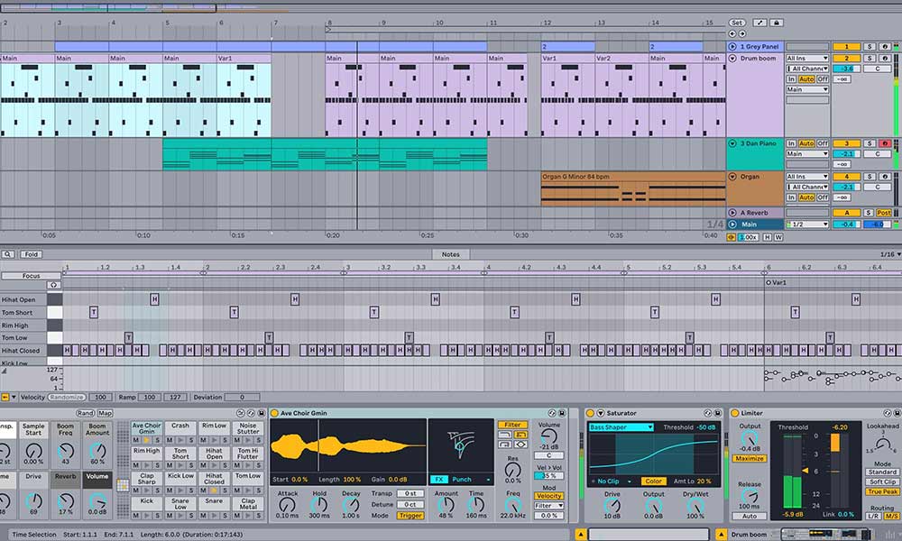Pantalla de Ableton Live con efectos nativos aplicados estratégicamente en varias pistas