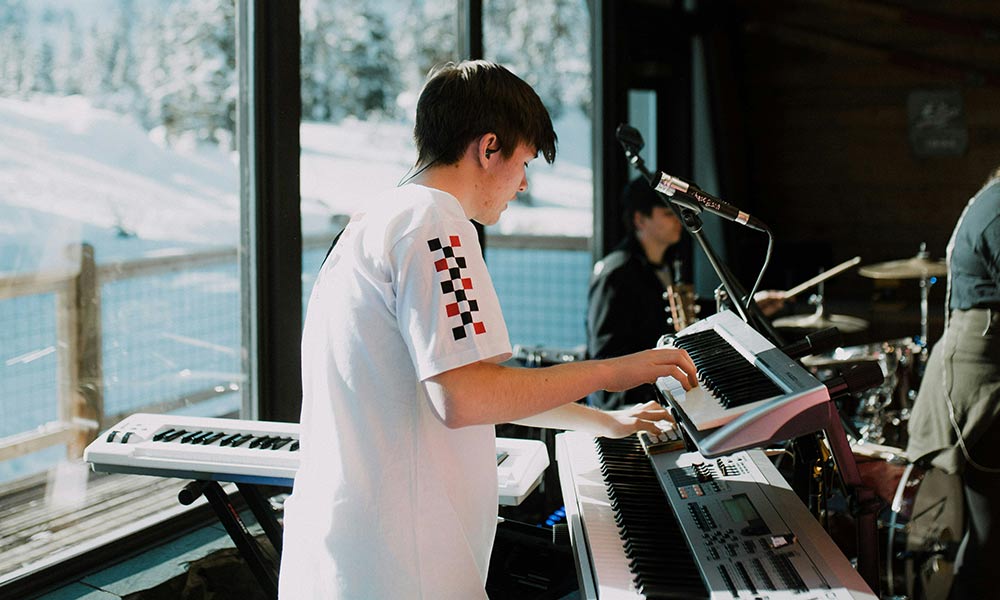 Productor musical ofreciendo servicios y productos digitales además de beats, como mezclas y drumkits